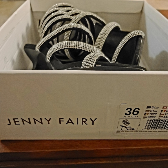 Heels - Picture 2 of 3